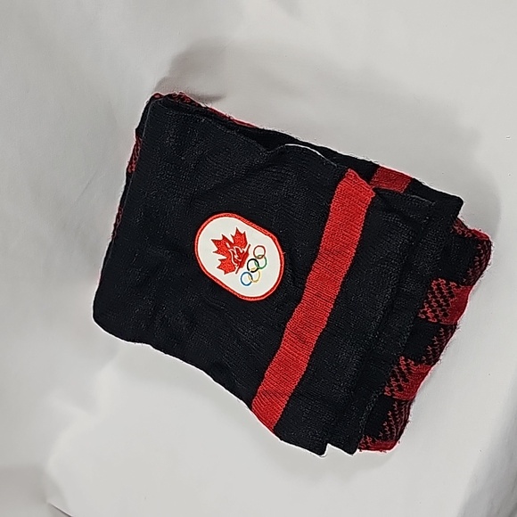 Hudson's Bay Canada Olympic Scarf - Picture 7 of 8